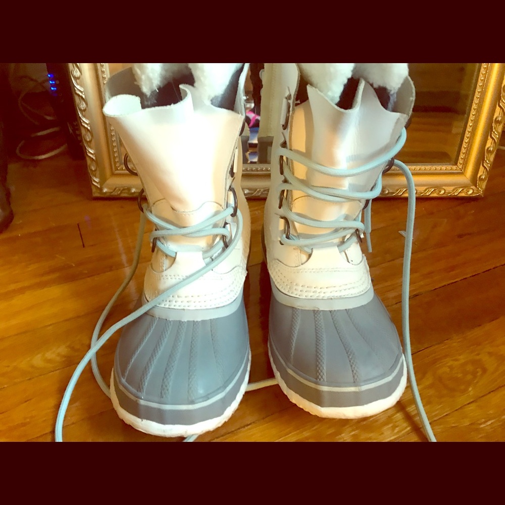 Like new Sorel Snow Boots size 7